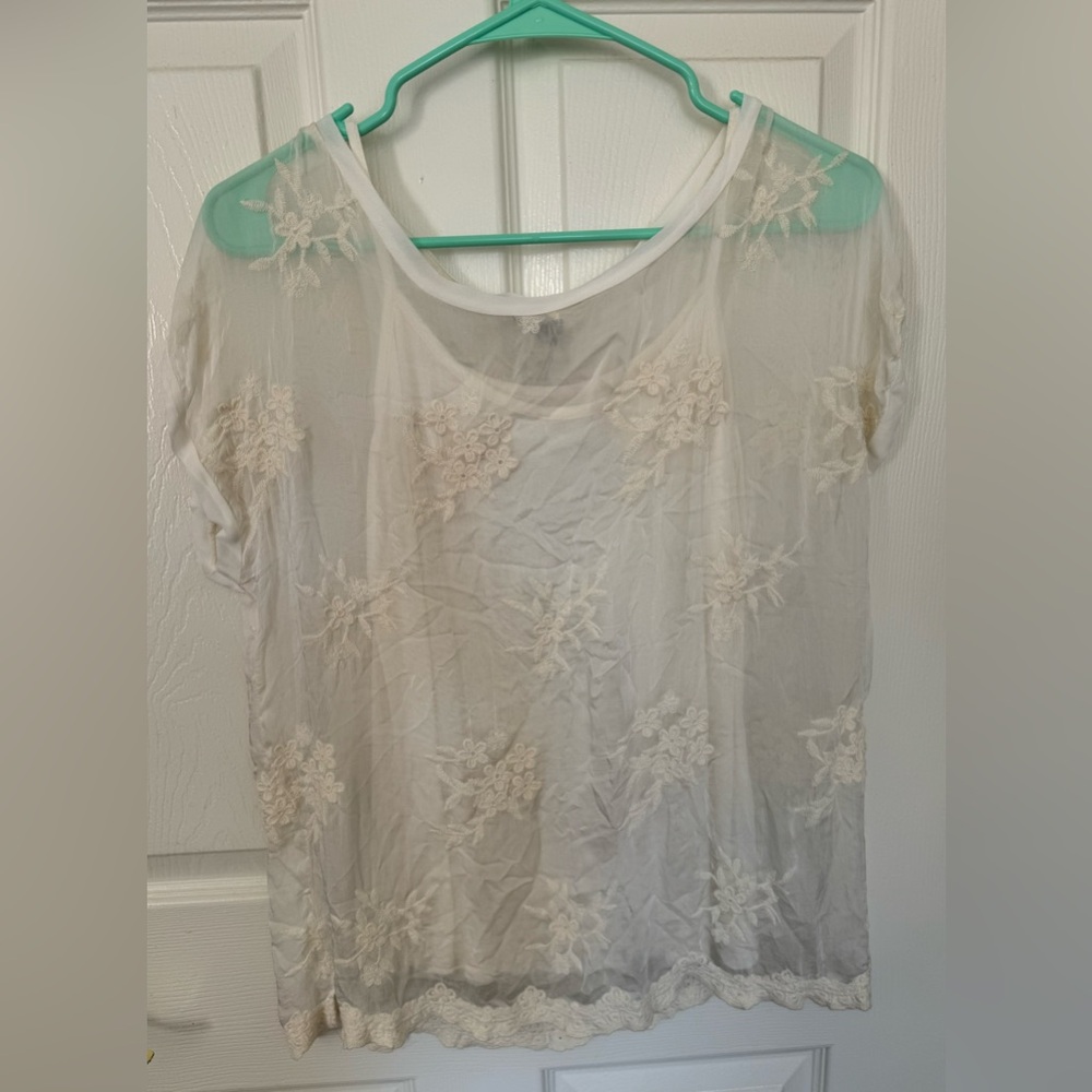 NWT Angela moda floral top, size small